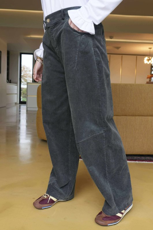 Gilbert Soft Cord Barrel Pant Charcoal /8=